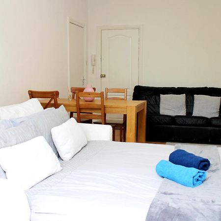 Large Garden Apartment On Golders Green High Road London Exteriör bild